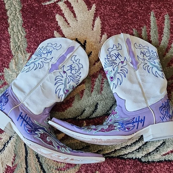 El General White Embroidered Rhinestone Leather Boots - Picture 2 of 9